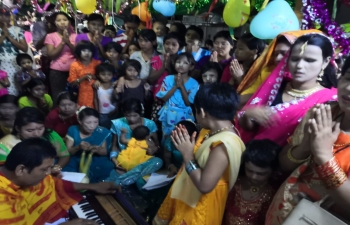 Consul General reaching out to the Indian community in Myingyan during Festival of Janmashtami Celebrations